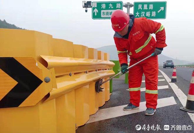 天博电竞网站圆桌对话聚焦“高架道保洁”济南高架道撒漏应急解决有了新手段(图4)