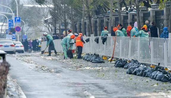 天博电竞疲倦与争持他们是都市之光！20名保洁员的不懈搏斗激发热议！(图3)